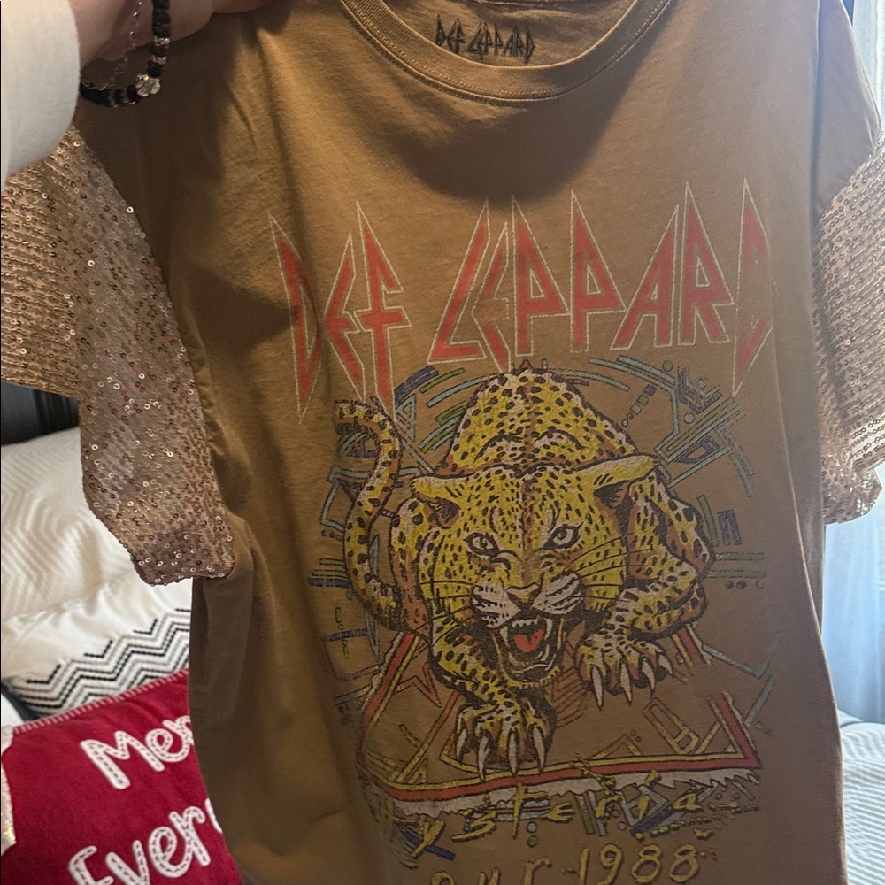 womens Medium Graphic T-Shirt - Tan - Picture 4 of 5